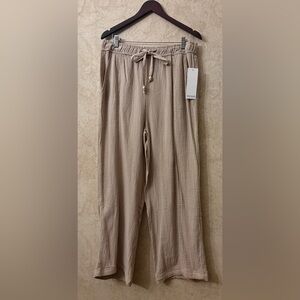 Deja Bleu Wide Leg Gauze Pants(Waist 34”Rise 14”
Inseam 29”)